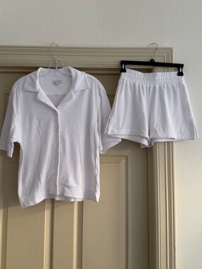 Gianni Bini White Two-Piece Terry Button-Up Shirt & Elastic Waist Shorts Set